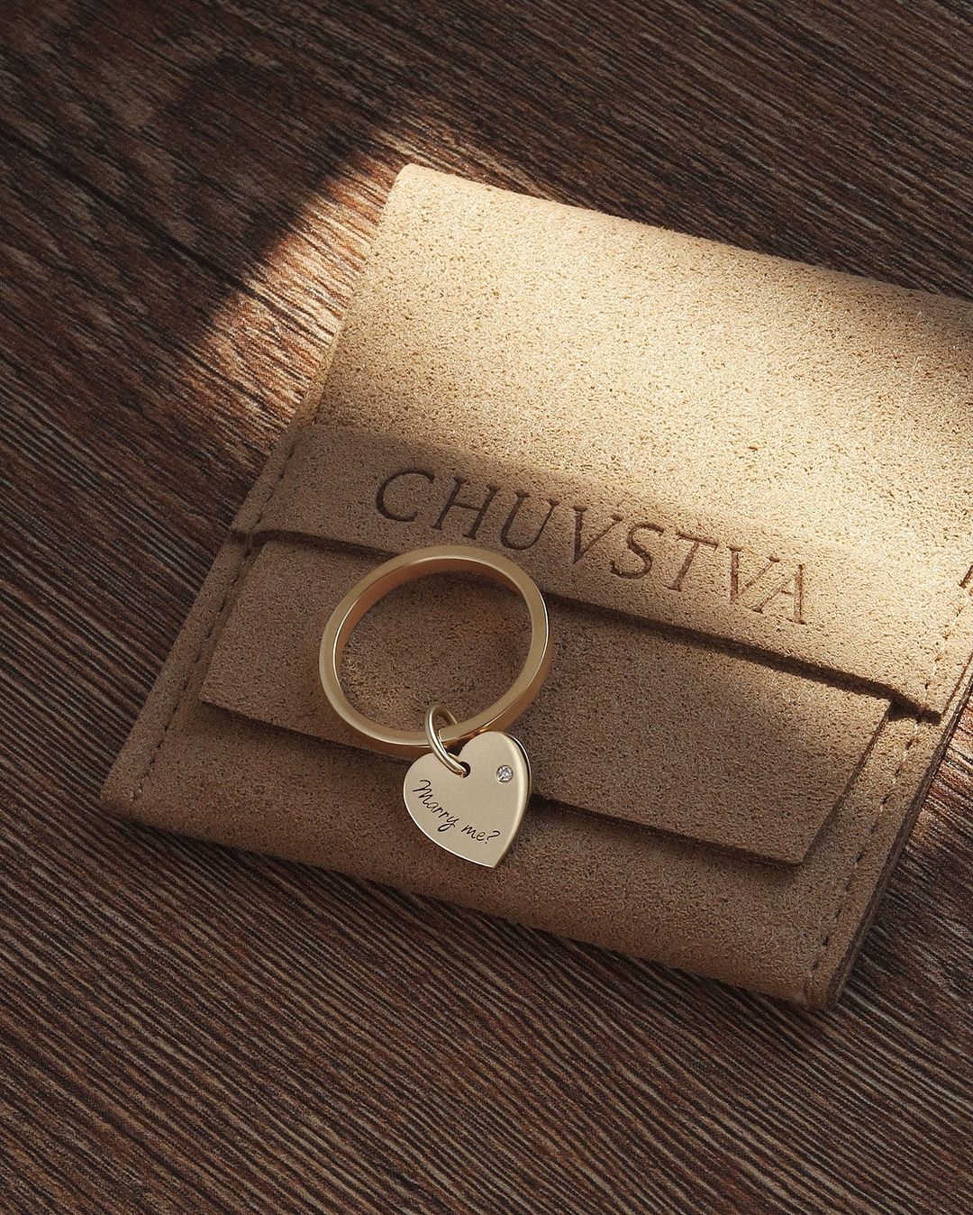 Фото: Кольцо сердце с гравировкой на выбор (NY-02)