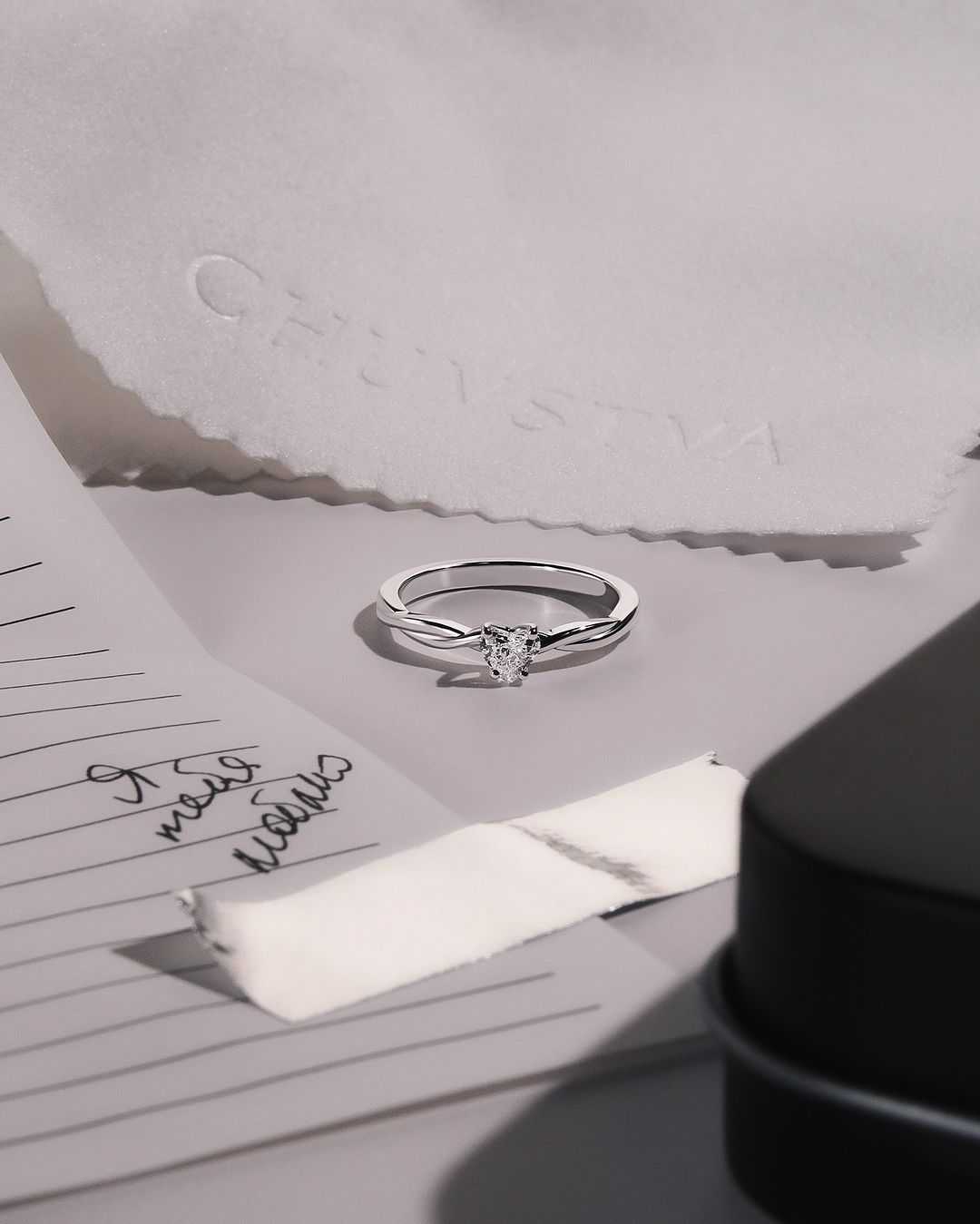 Фото: Помолвочное кольцо CHUVSTVA 3339