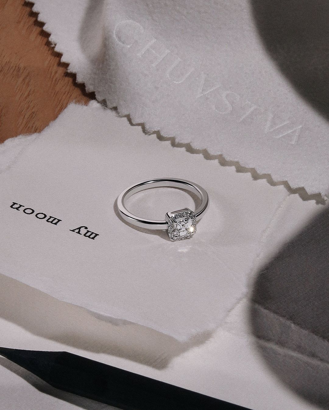 Фото: Помолвочное кольцо CHUVSTVA 3366