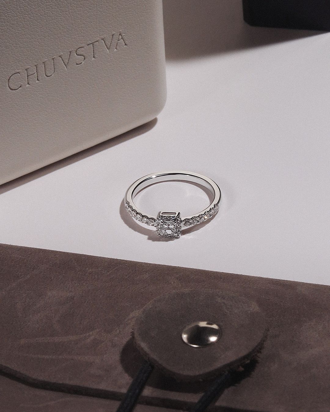 Фото: Помолвочное кольцо CHUVSTVA 3366