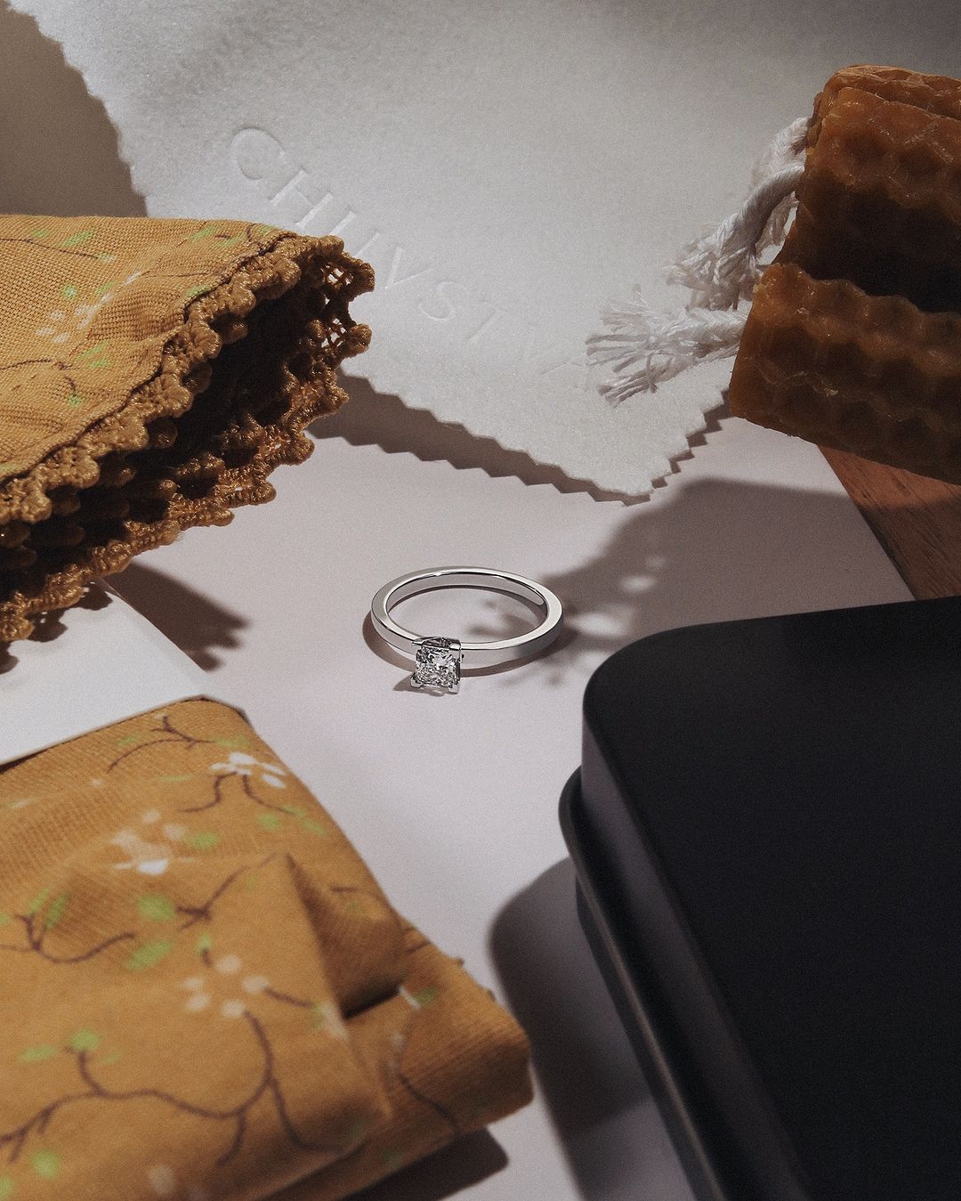 Фото: Помолвочное кольцо CHUVSTVA 3350