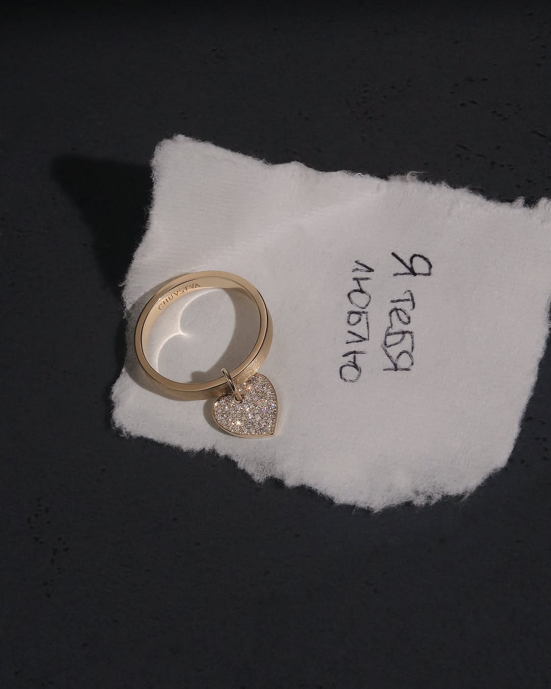 Фото: Кольцо сердце с гравировкой на выбор (NY-02)