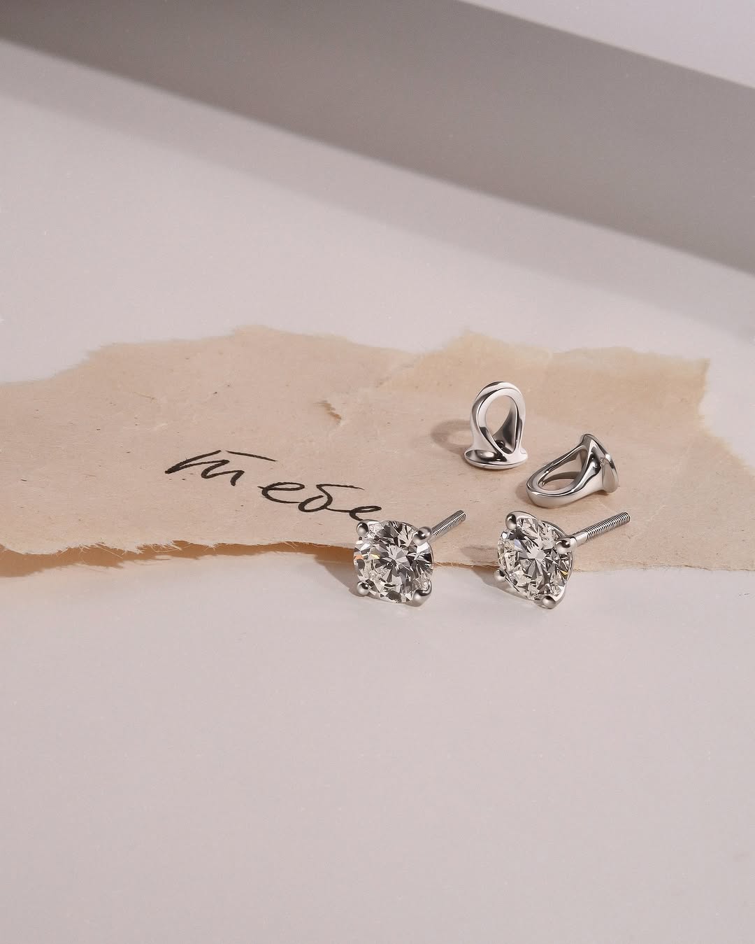 Фото: Серьги-пуссеты CHUVSTVA FY 343