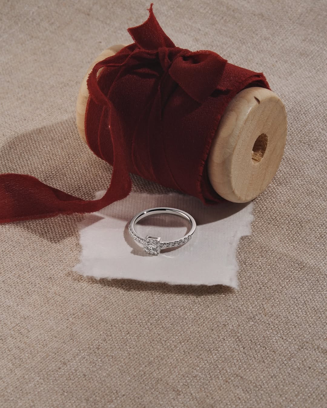 Фото: Помолвочное кольцо CHUVSTVA 3366