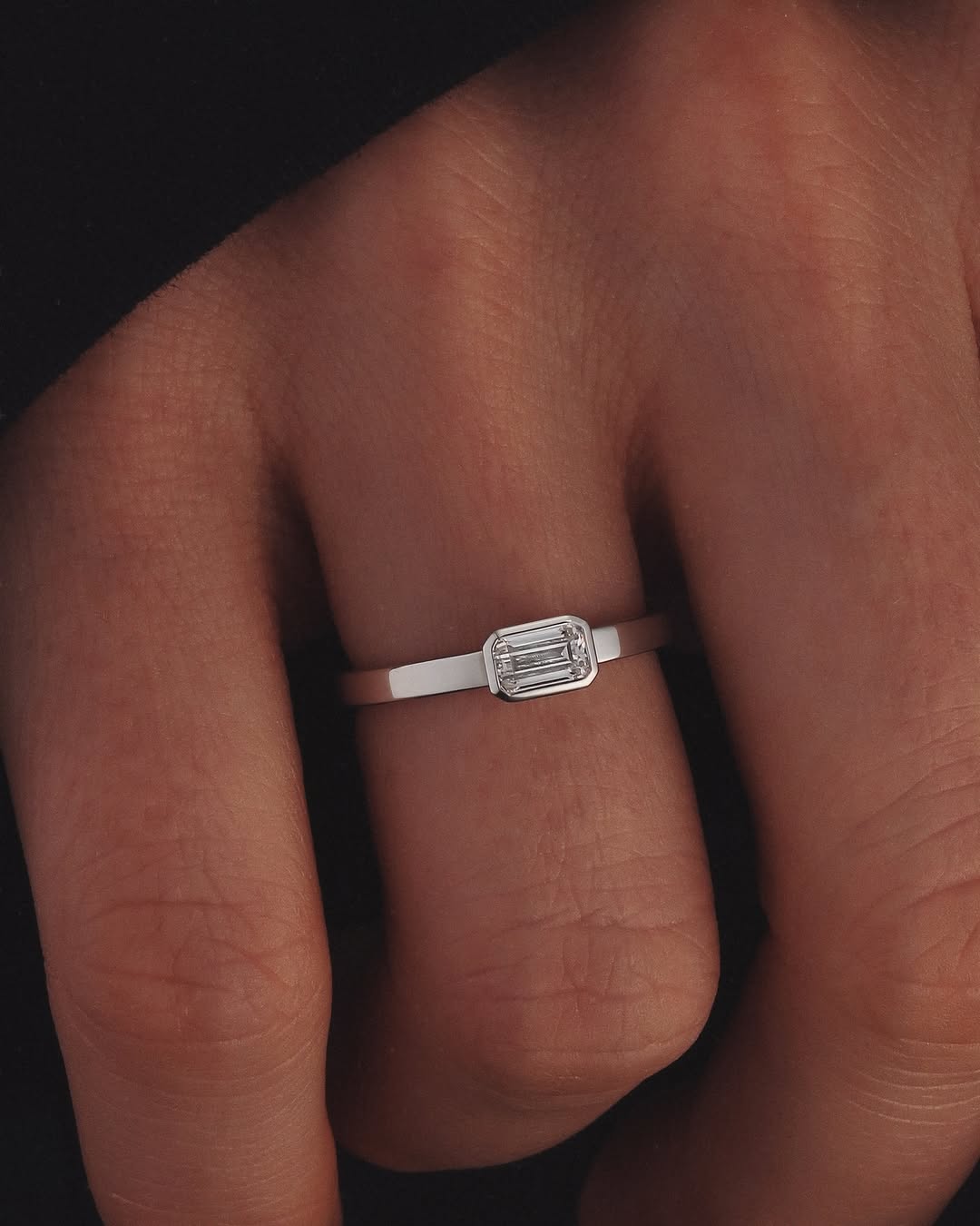 Фото: Помолвочное кольцо CHUVSTVA 3372 