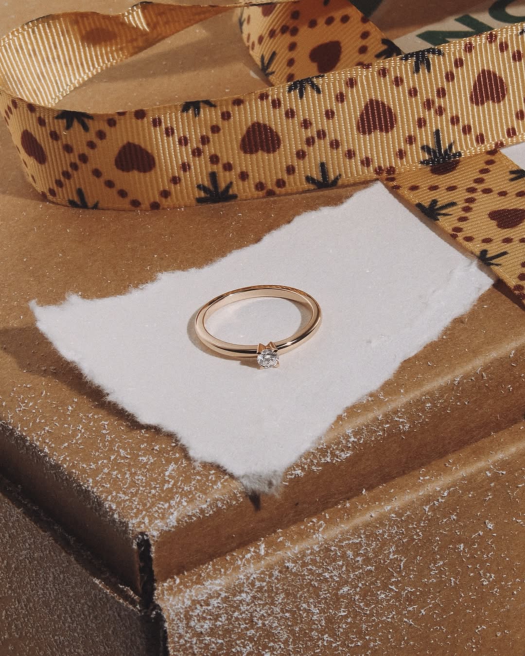 Фото: Помолвочное кольцо CHUVSTVA 3337