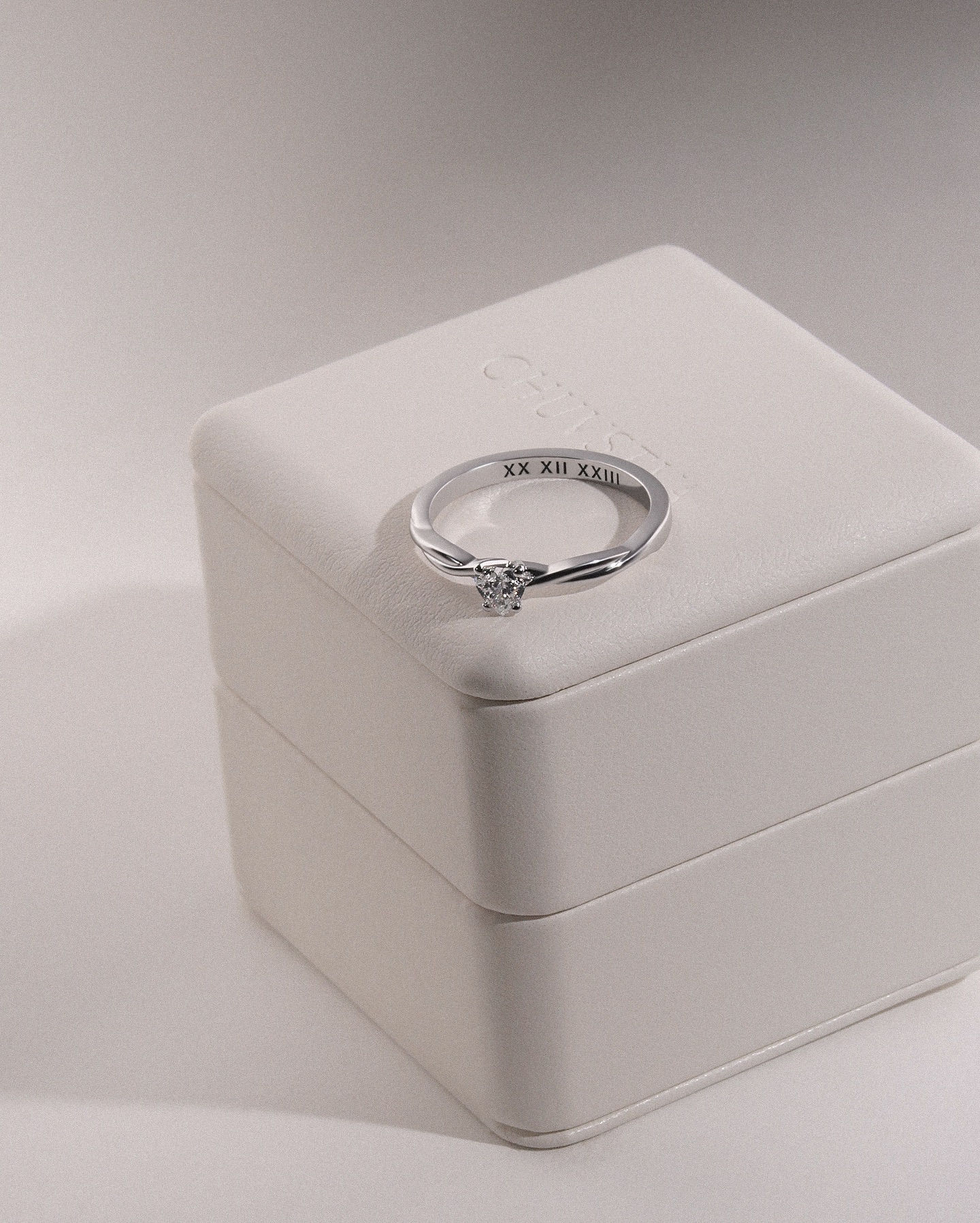 Фото: Помолвочное кольцо CHUVSTVA 3339