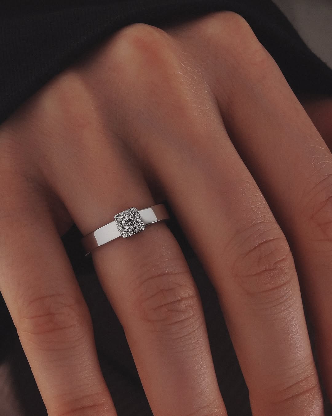 Фото: Помолвочное кольцо CHUVSTVA 3361