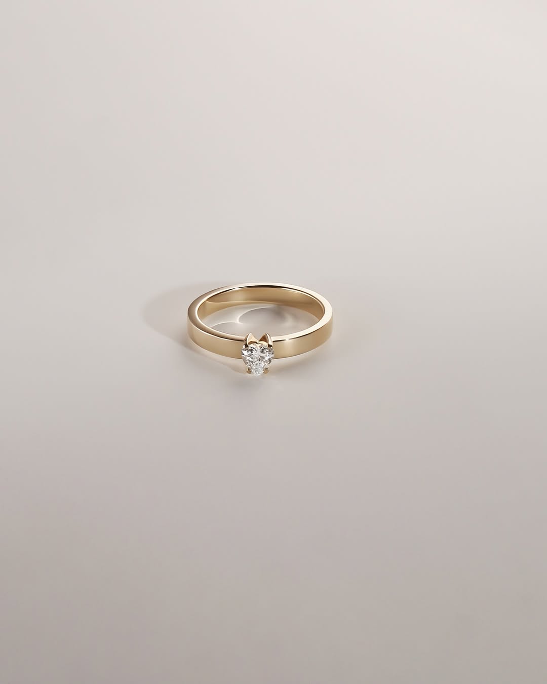 Фото: Помолвочное кольцо CHUVSTVA 3353