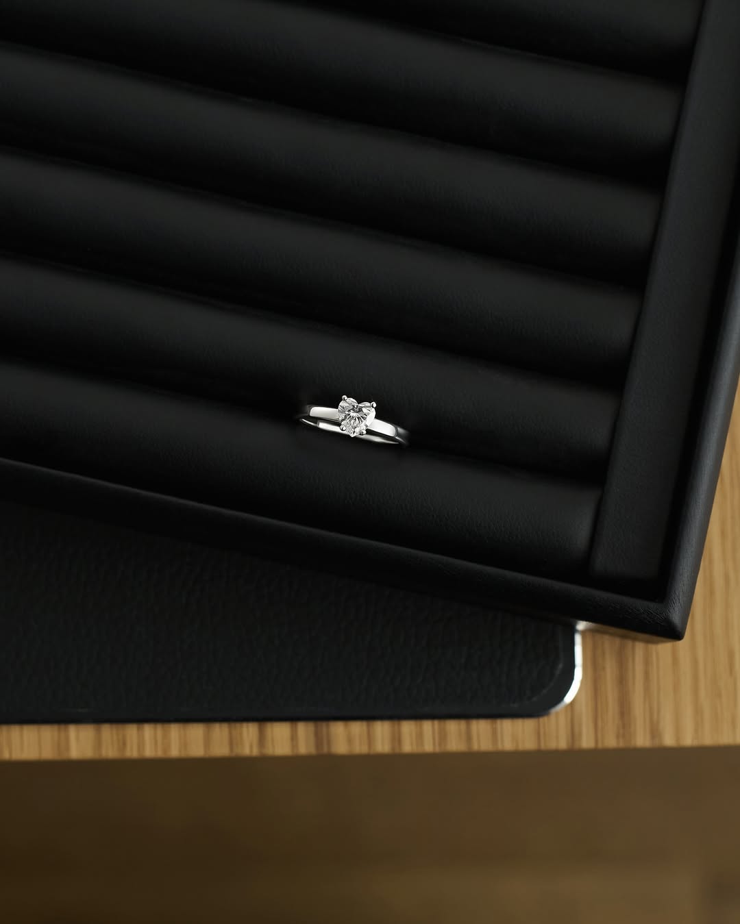 Фото: Помолвочное кольцо CHUVSTVA 3356