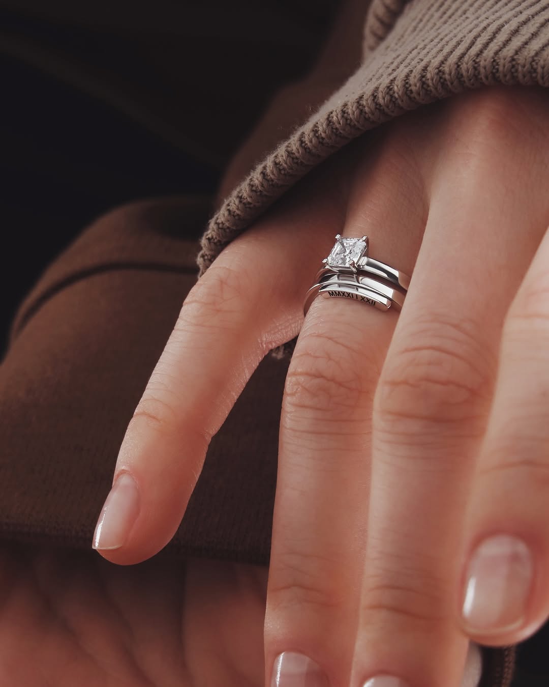 Фото: Помолвочное кольцо CHUVSTVA 3357