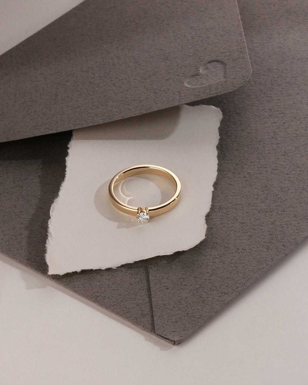 Фото: Помолвочное кольцо CHUVSTVA 3354