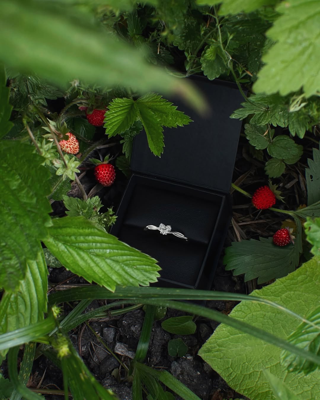 Фото: Помолвочное кольцо CHUVSTVA 3381