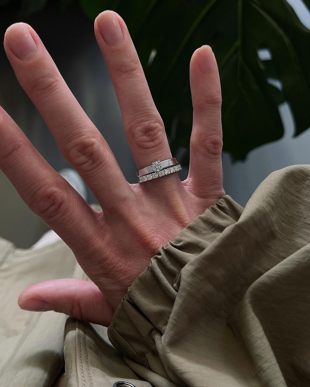 На каком пальце и какой руке носят обручальное кольцо?