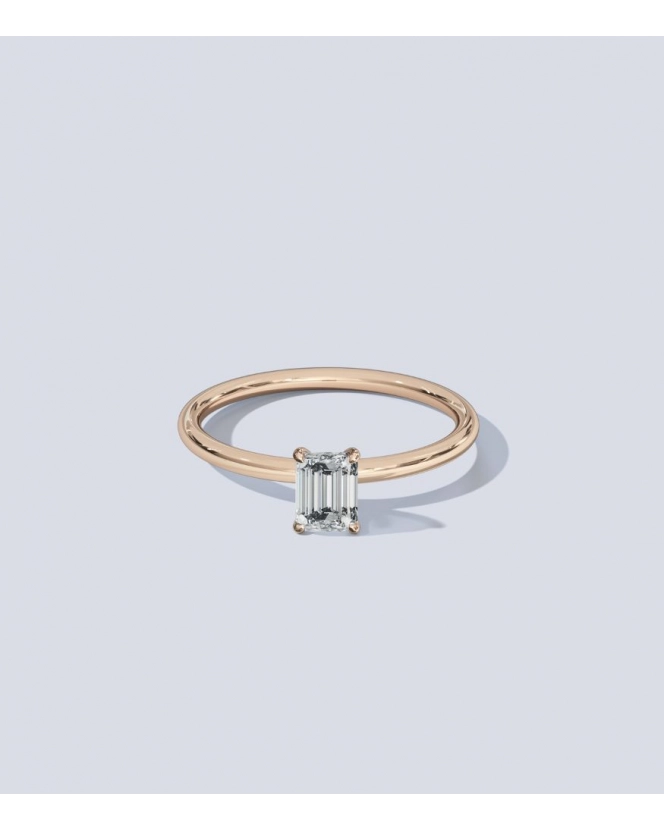 Бриллиант огранки "октагон" 4,8 x 3,6 мм. Розовое золото.