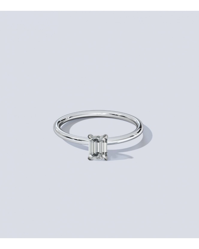 Бриллиант огранки "октагон" 4,8 x 3,6 мм. Белое золото.