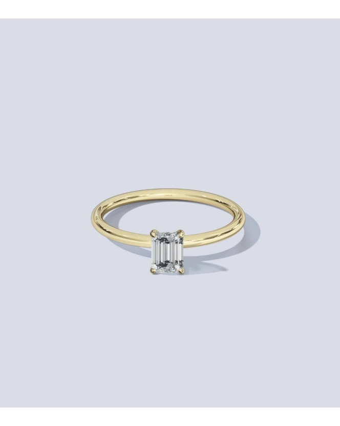 Бриллиант огранки "октагон" 4,8 x 3,6 мм. Желтое золото.