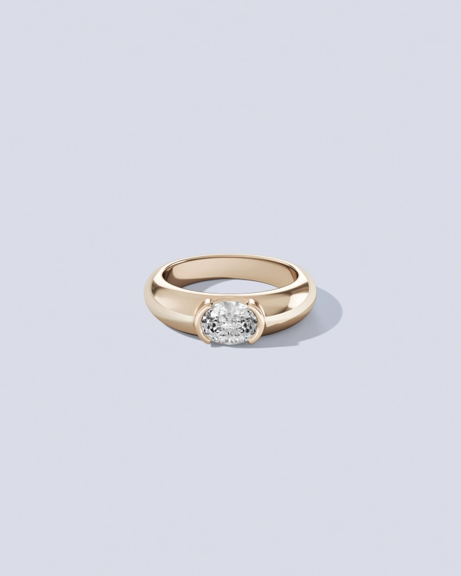 Бриллиант огранки "овал" 7х5 мм, ~ 0,5 ct. Розовое золото.