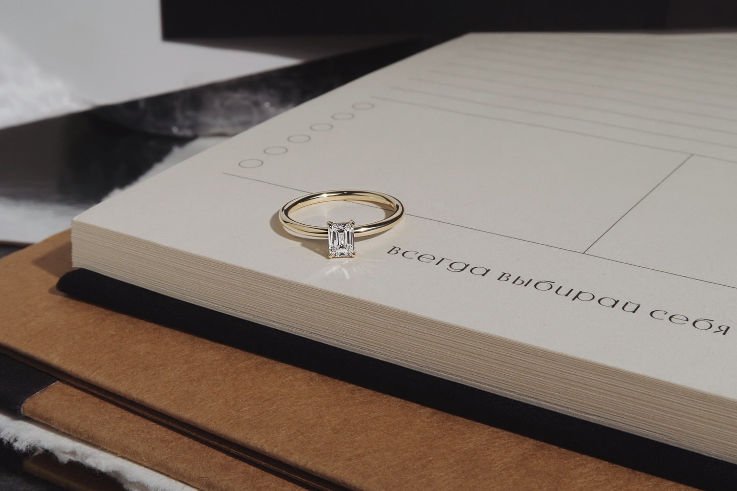 Фото: Помолвочное кольцо CHUVSTVA 3373