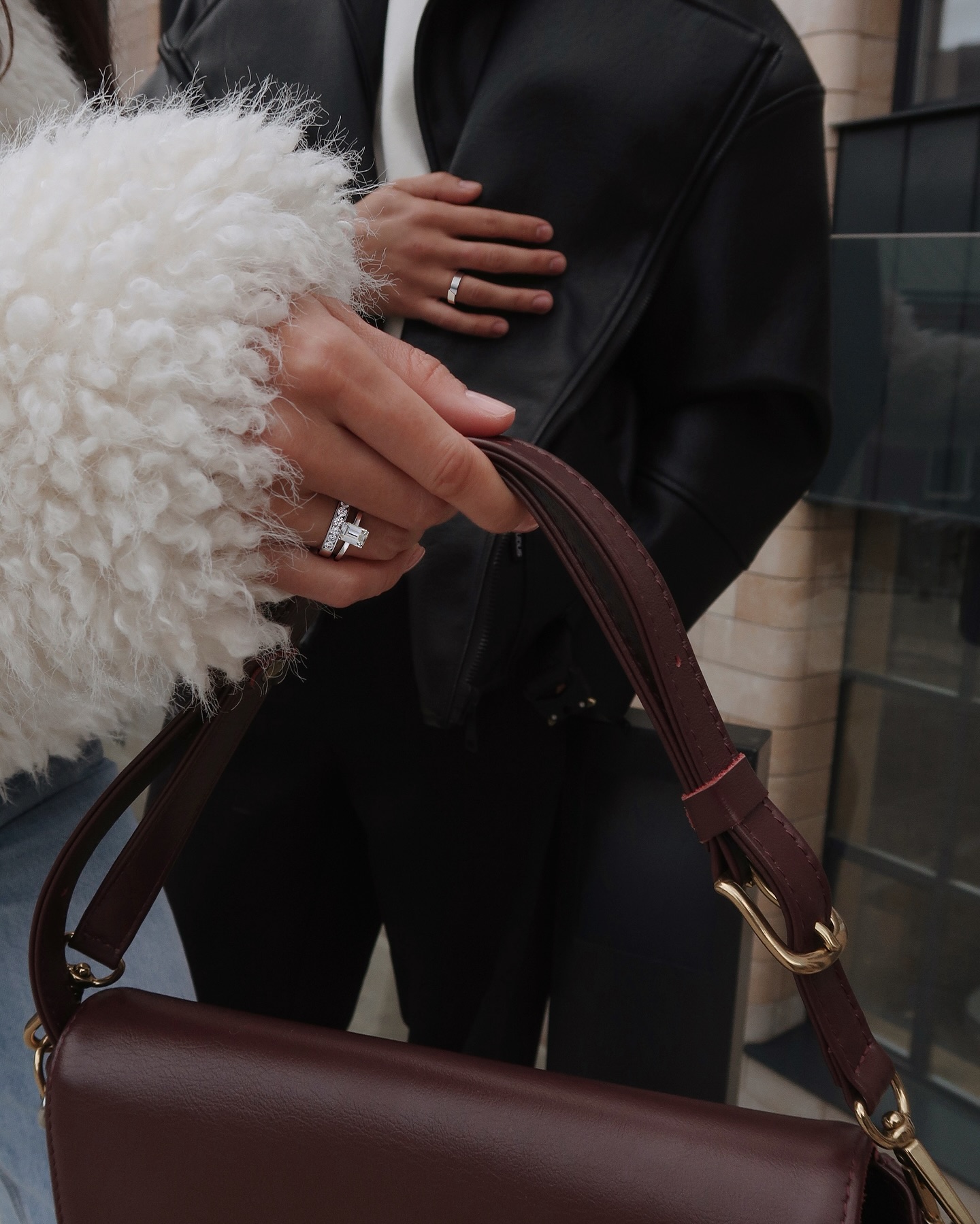 Фото: Помолвочное кольцо CHUVSTVA 3373