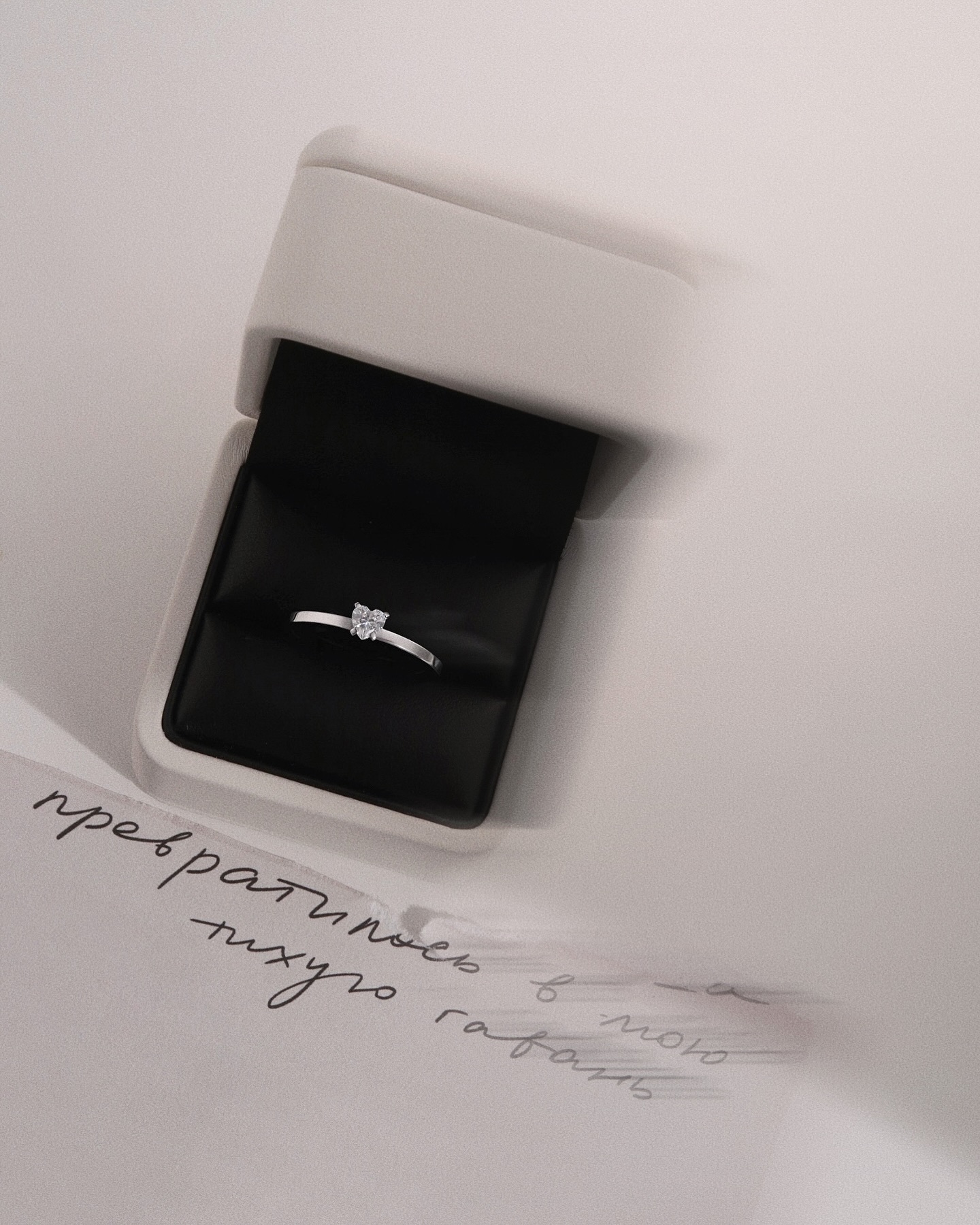 Фото: Помолвочное кольцо CHUVSTVA 3356