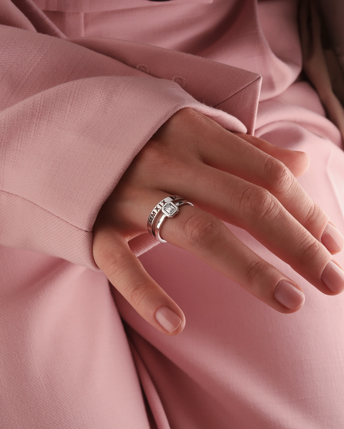 Фото: Помолвочное кольцо CHUVSTVA 3375