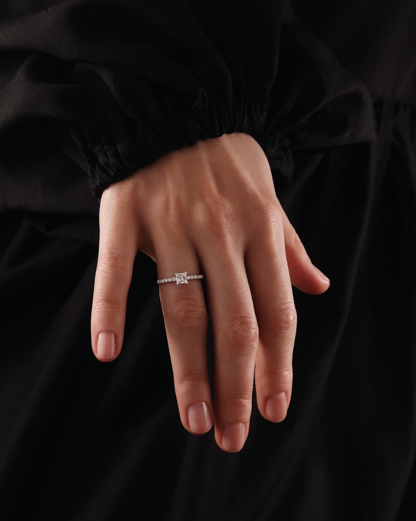 Фото: Помолвочное кольцо CHUVSTVA 3380