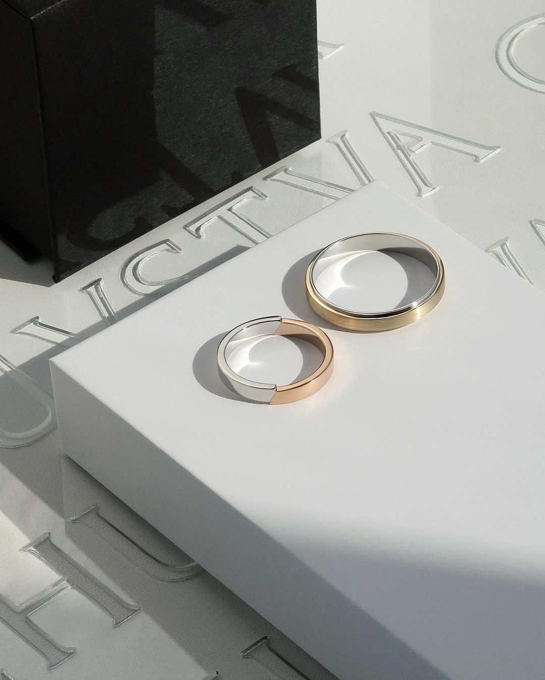 Фото: Обручальное кольцо CHUVSTVA 142