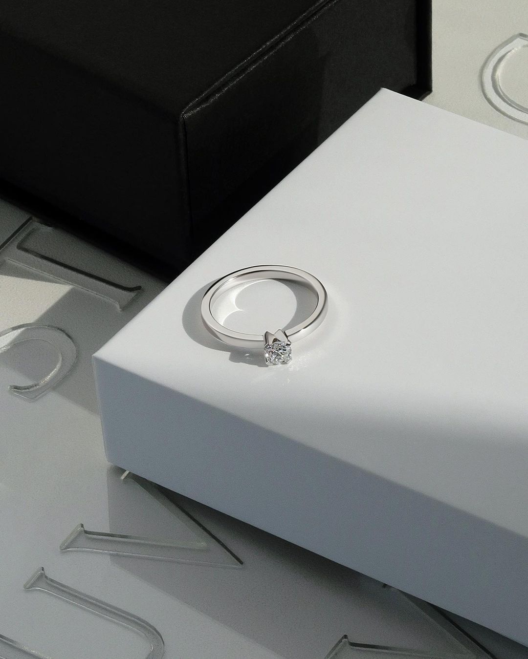 Фото: Помолвочное кольцо CHUVSTVA 3343