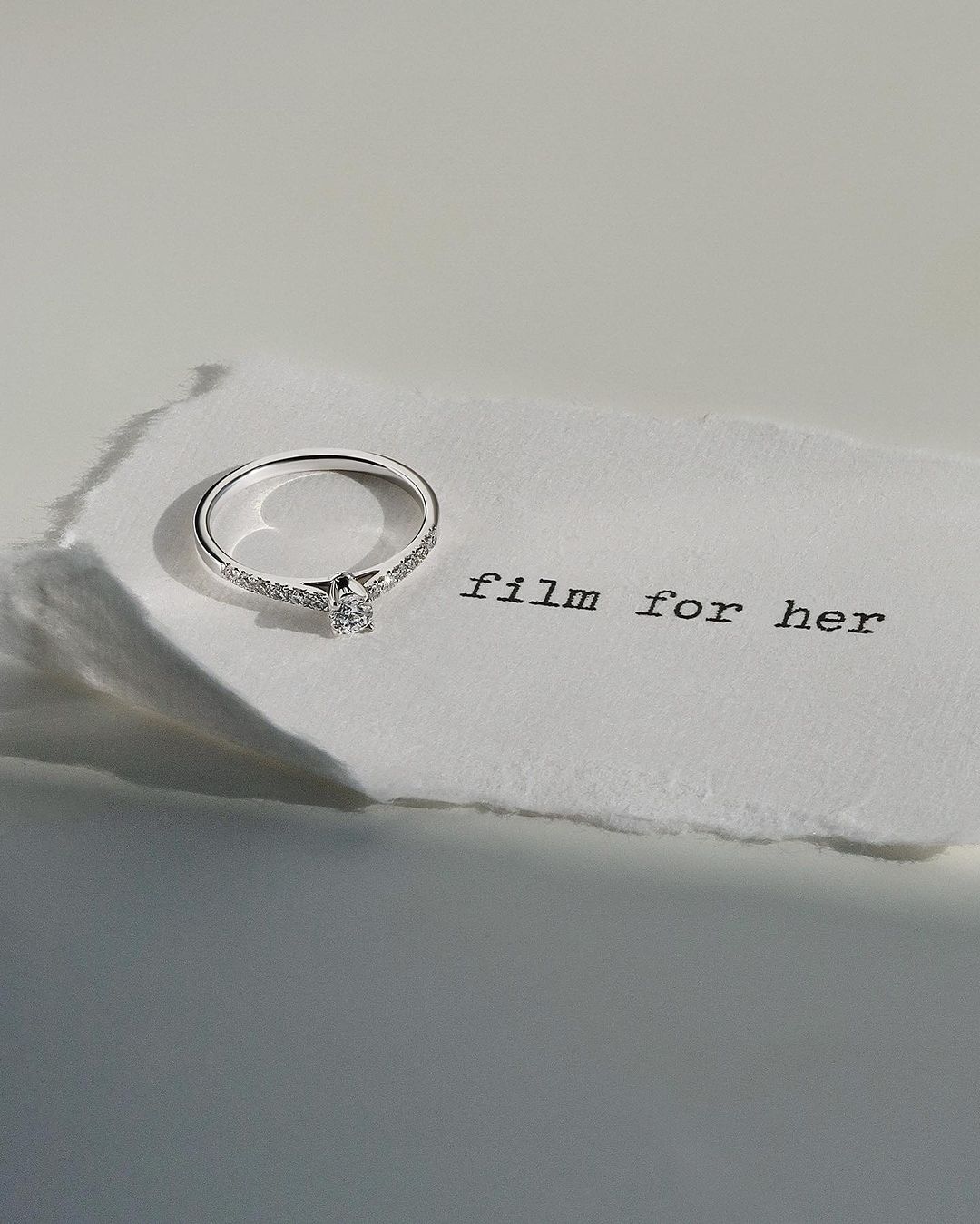 Фото: Помолвочное кольцо CHUVSTVA 3340