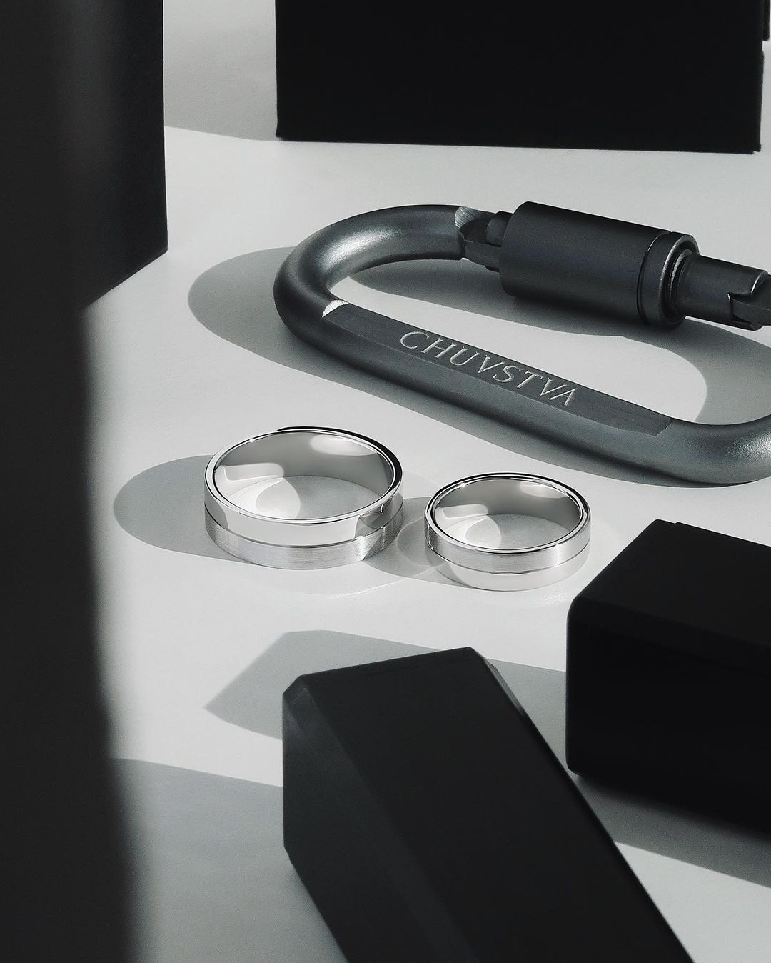 Фото: Обручальное кольцо CHUVSTVA 230