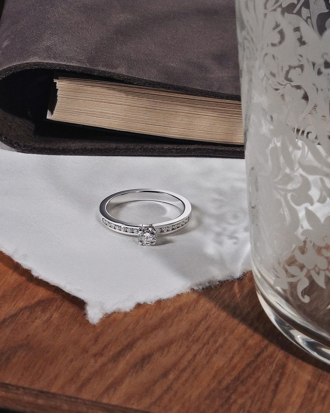 Фото: Помолвочное кольцо CHUVSTVA 3345