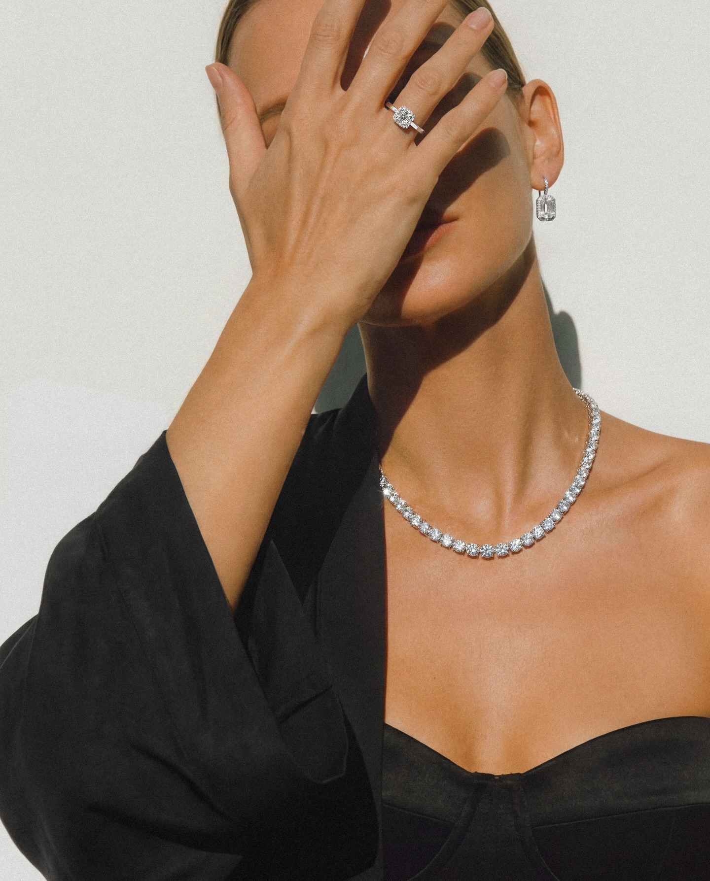 Фото: Помолвочное кольцо CHUVSTVA 3366