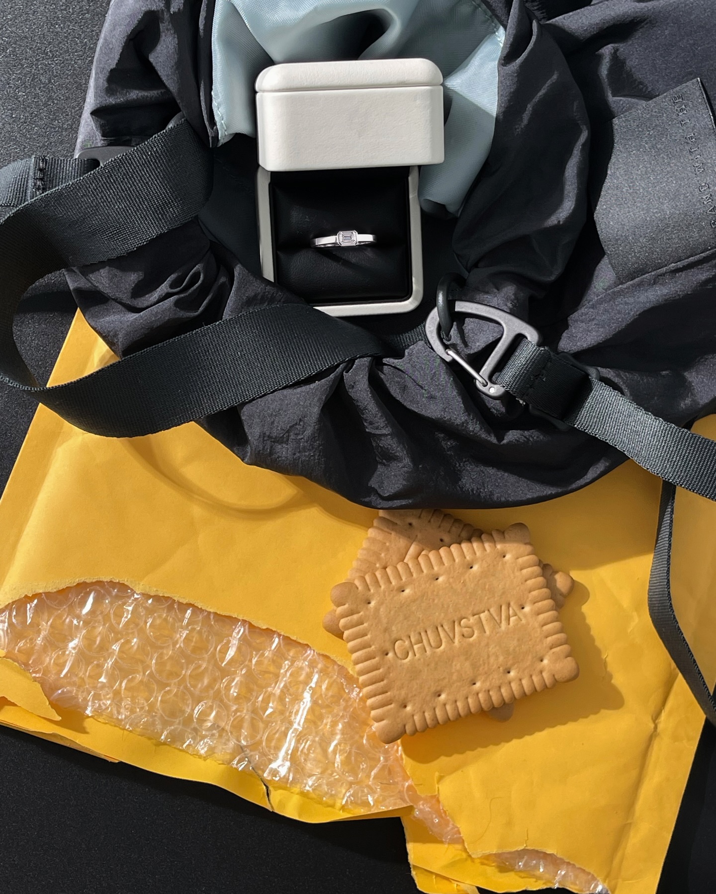 Фото: Помолвочное кольцо CHUVSTVA 3372 