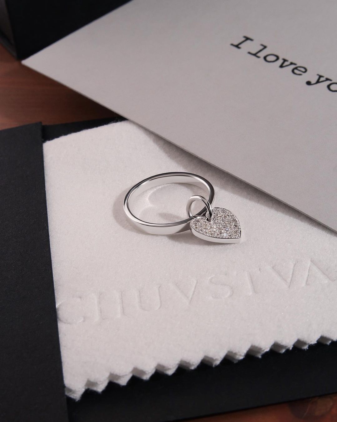 Фото: Кольцо сердце с гравировкой на выбор (NY-02)