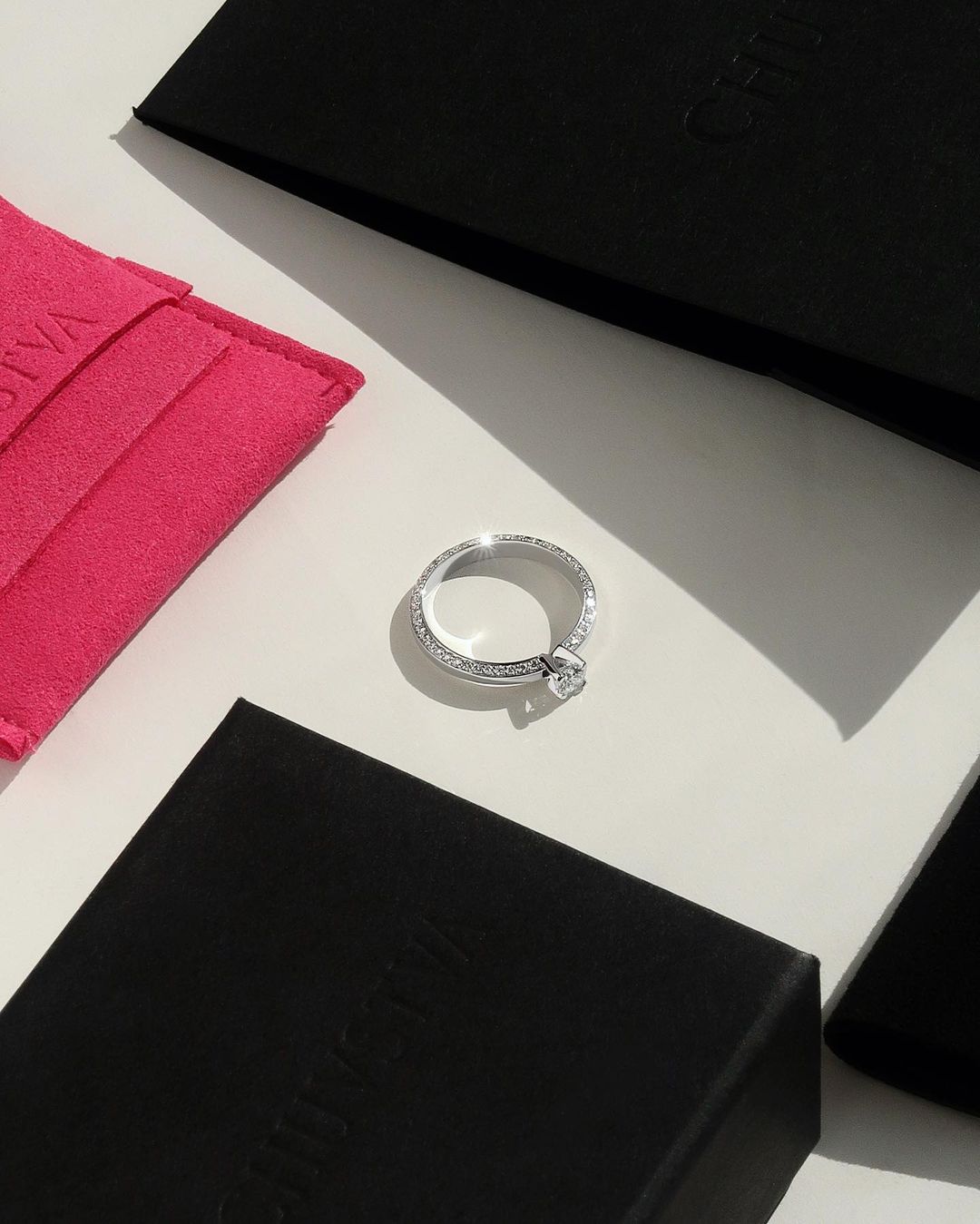 Фото: Помолвочное кольцо CHUVSTVA 3367