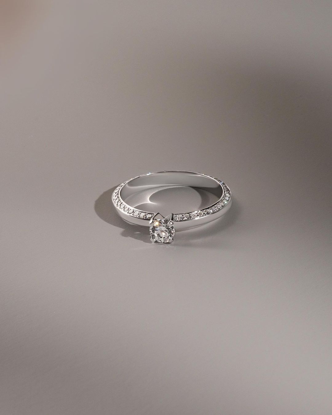 Фото: Помолвочное кольцо CHUVSTVA 3367