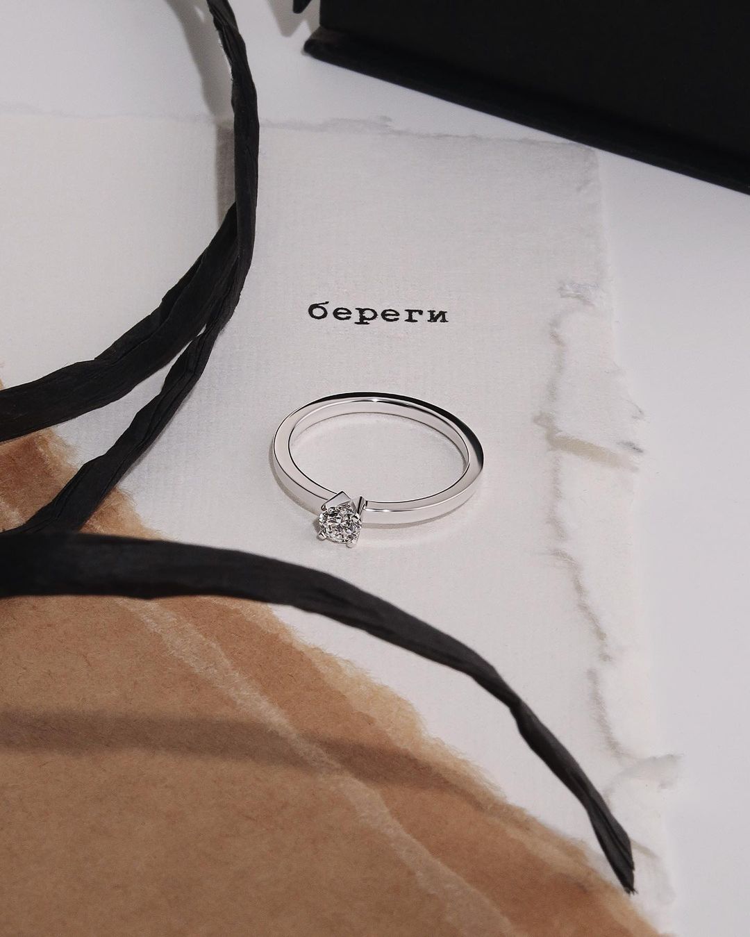 Фото: Помолвочное кольцо CHUVSTVA 3343