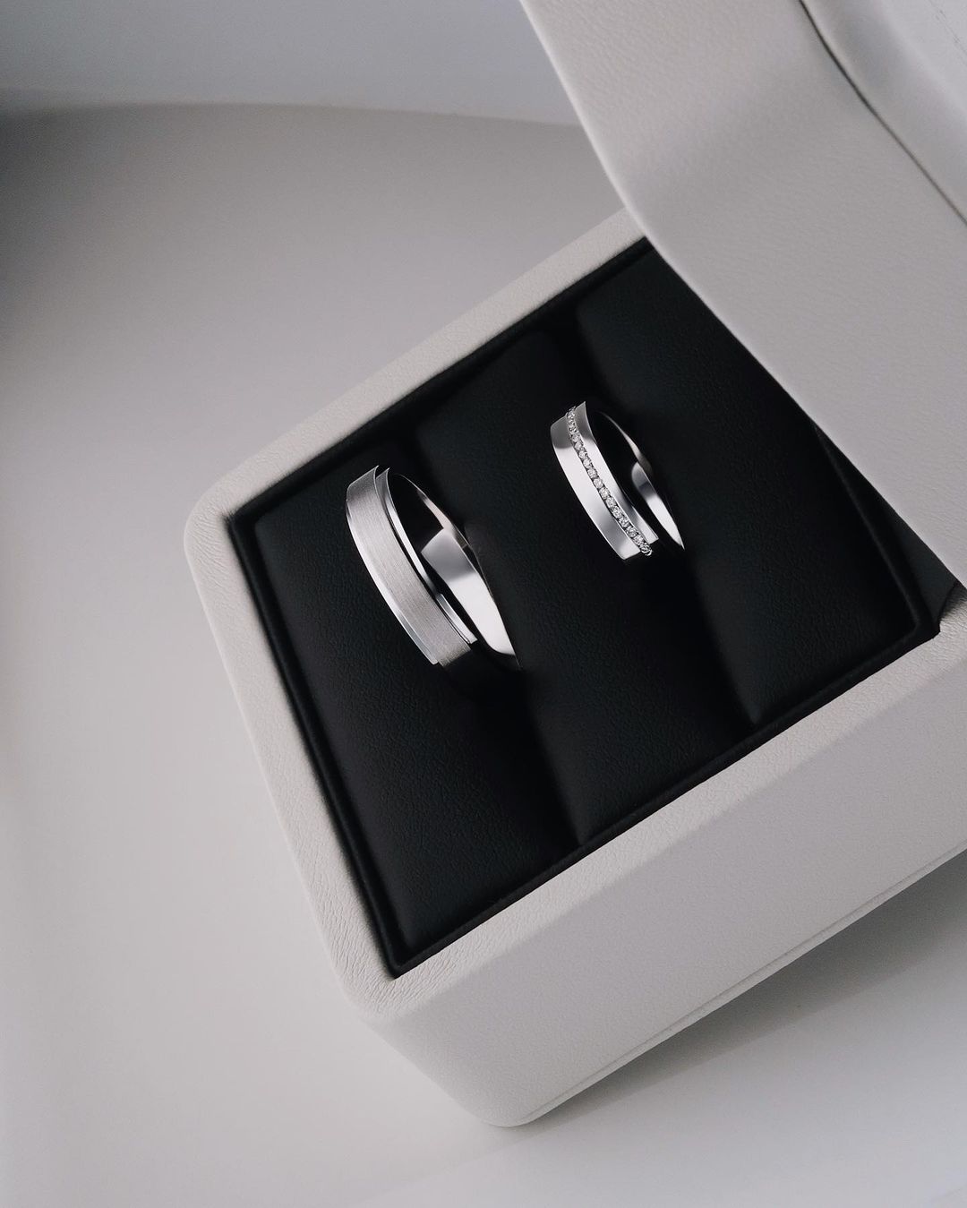 Фото: Обручальное кольцо CHUVSTVA 324