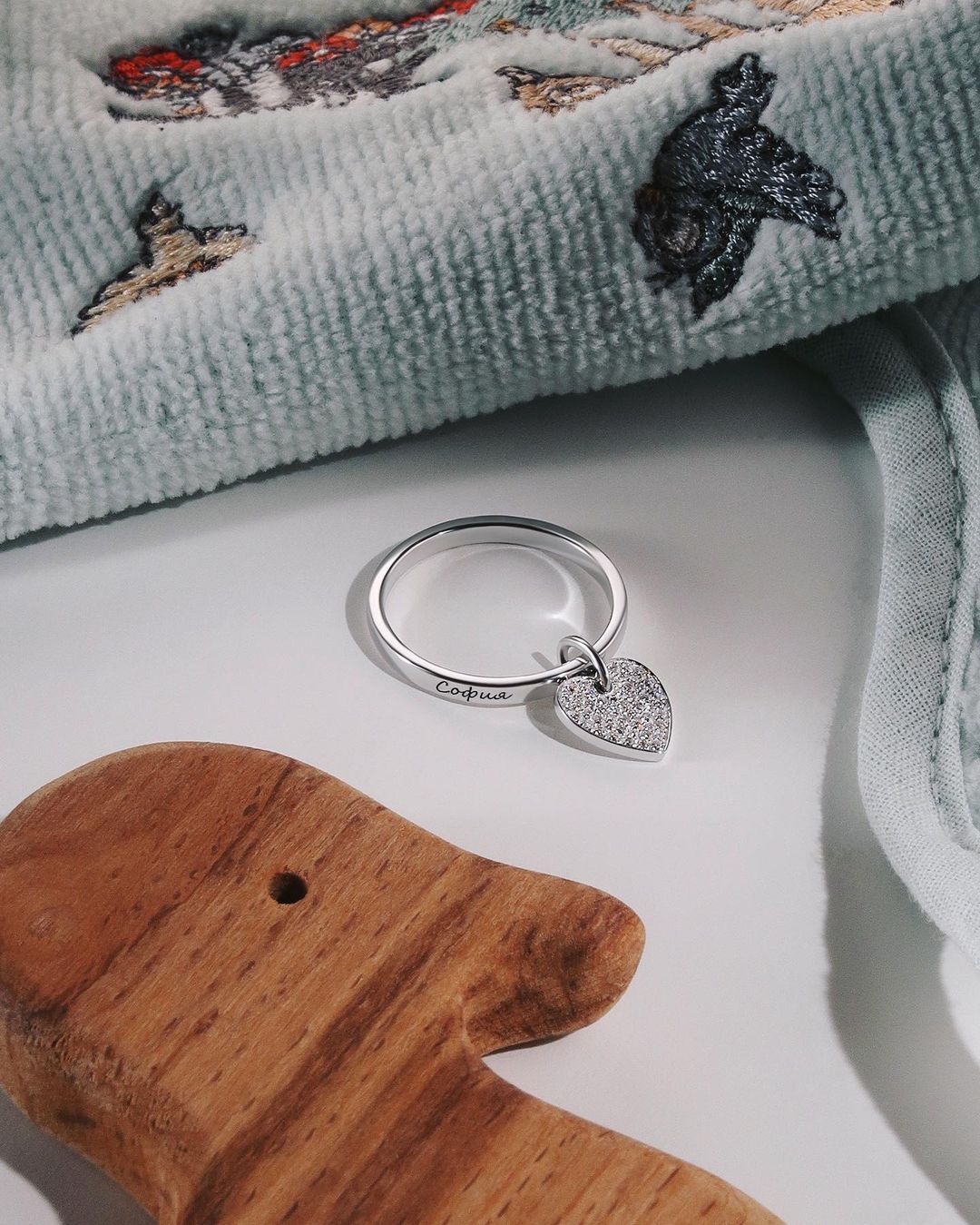 Фото: Кольцо сердце с гравировкой на выбор (NY-02)