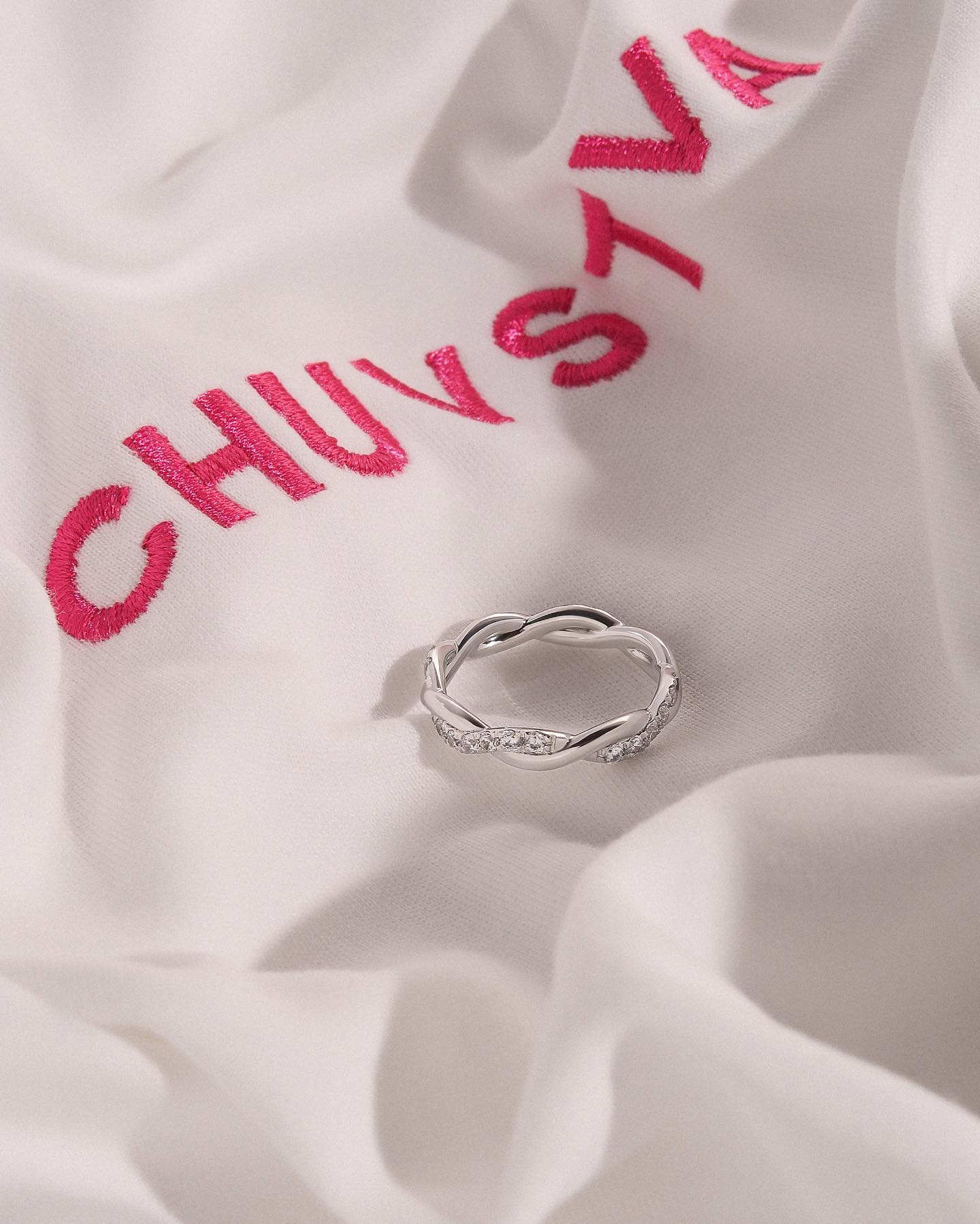 Фото: Обручальное кольцо CHUVSTVA 240