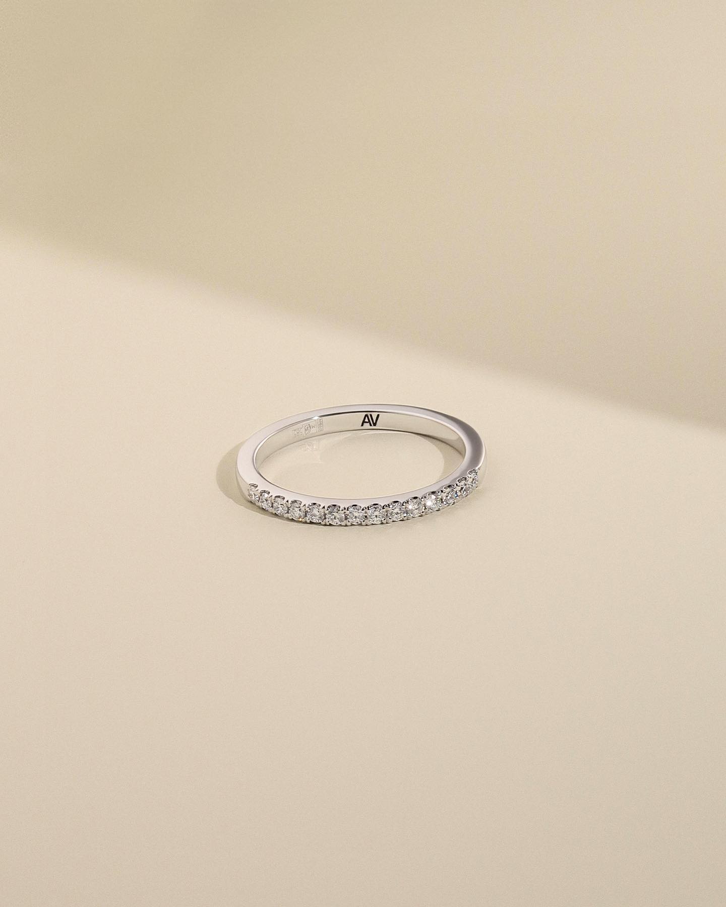 Фото: Обручальное кольцо CHUVSTVA 121