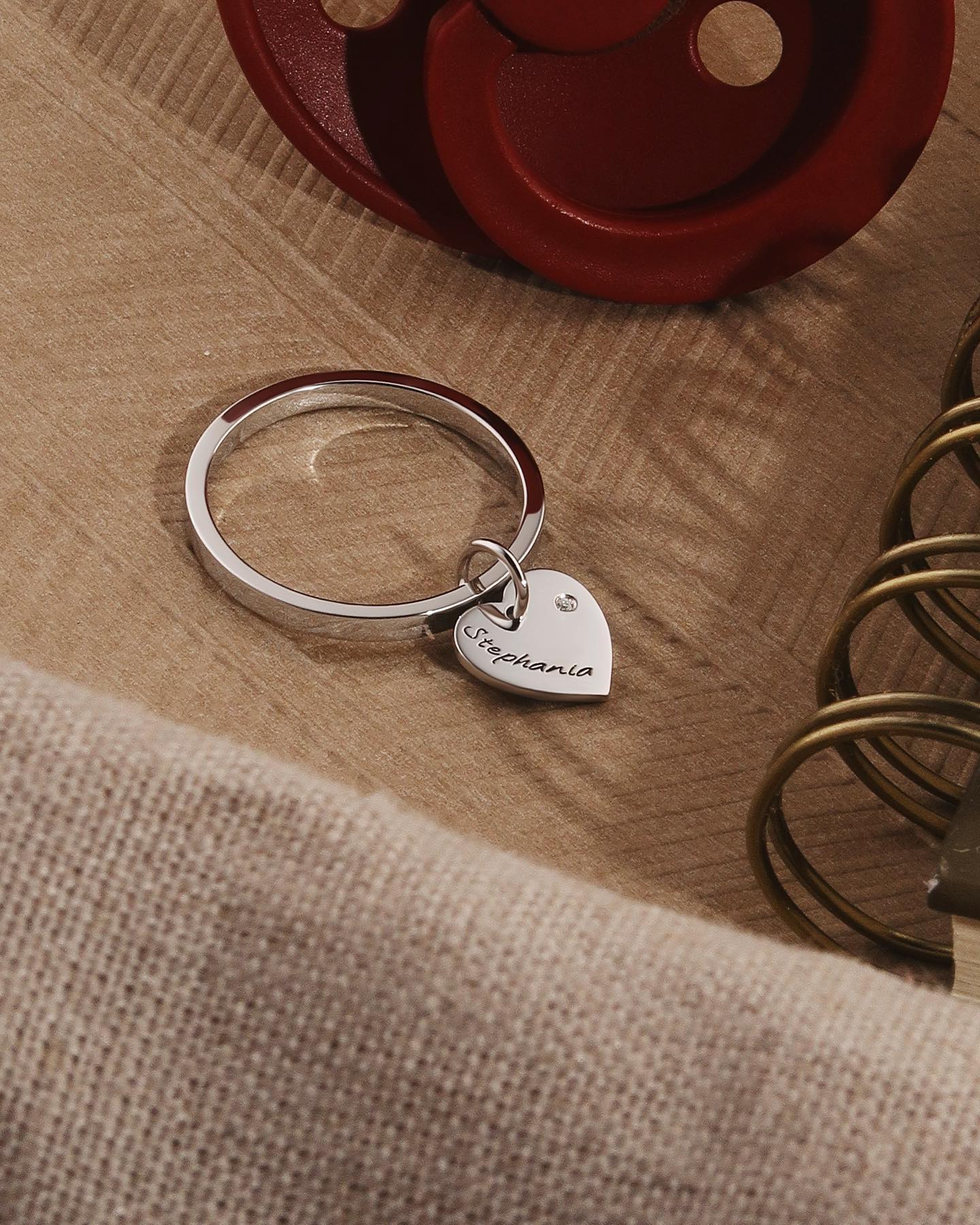 Фото: Кольцо сердце с гравировкой на выбор (NY-02)