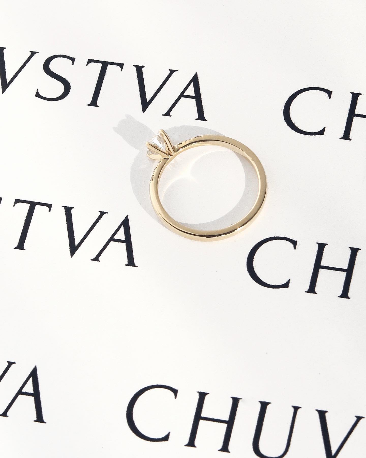 Фото: Помолвочное кольцо CHUVSTVA 3342